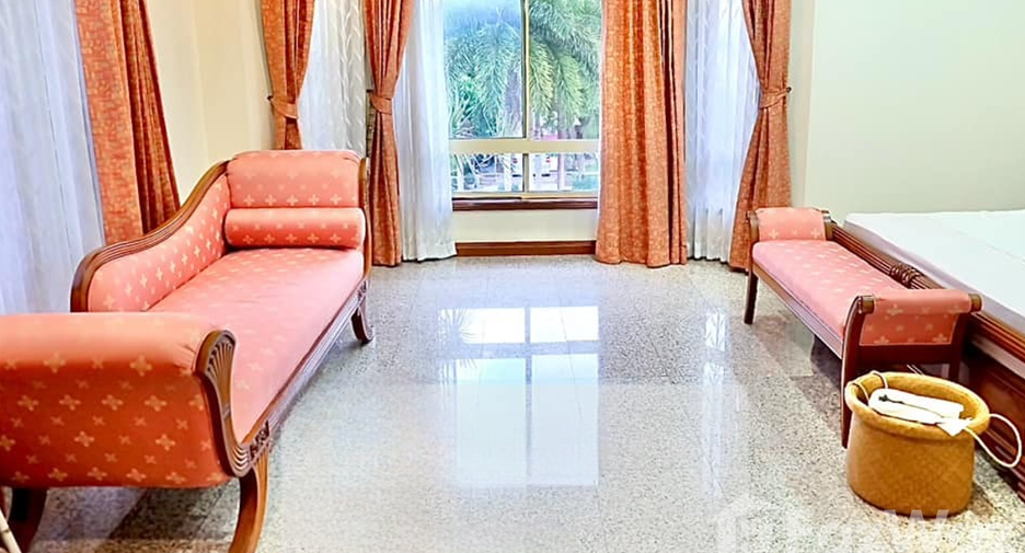 For sale 4 bedrooms house in Muak Lek, Saraburi