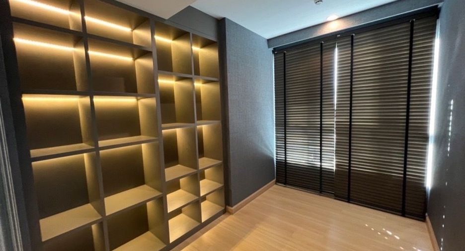 À vendre 2 chambres condo à Yan Nawa, Bangkok