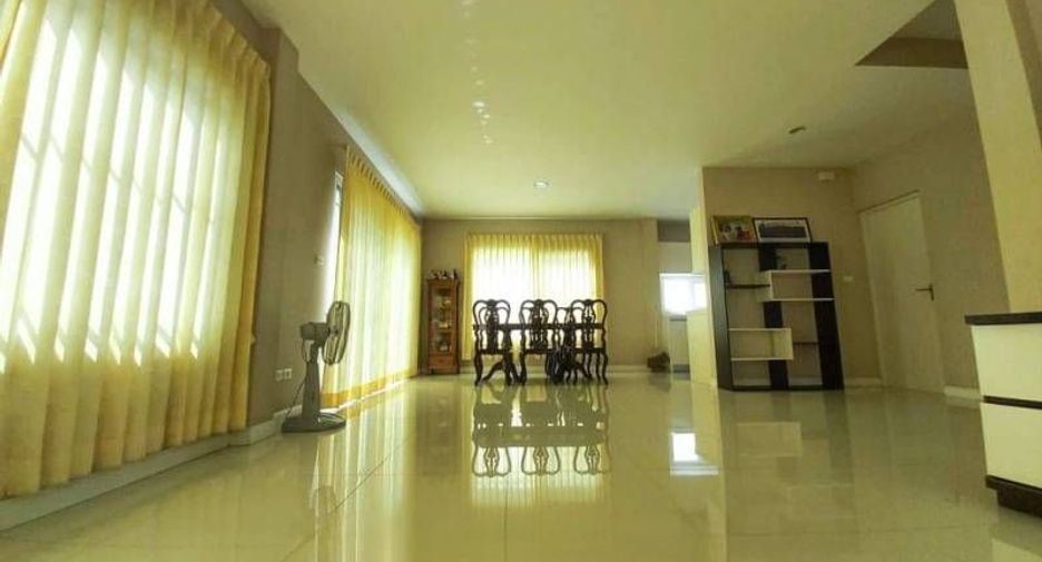 For sale 3 bedrooms house in Bang Kapi, Bangkok