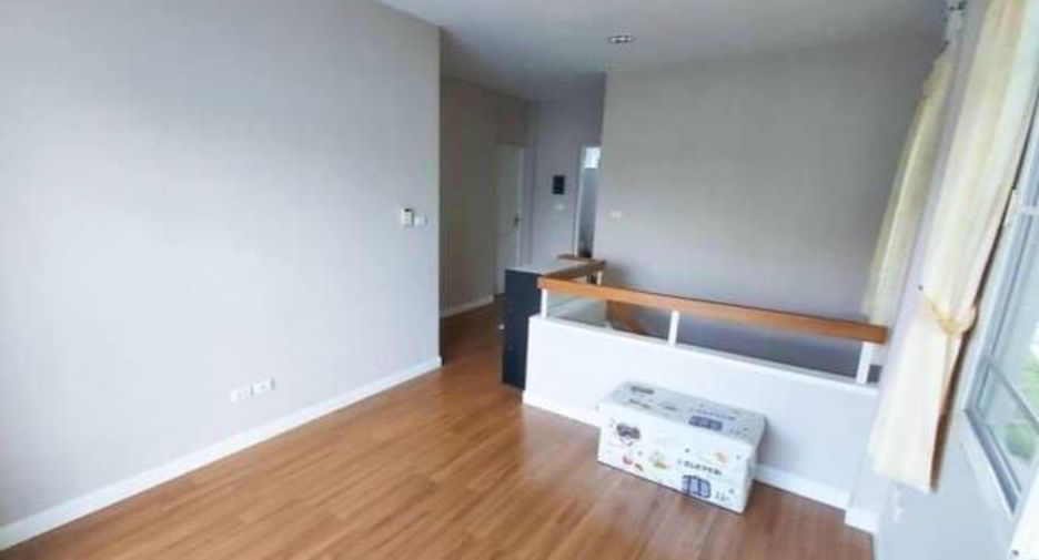 For sale 3 bedrooms house in Bang Kapi, Bangkok