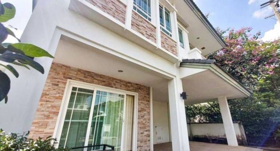 For sale 3 bedrooms house in Bang Kapi, Bangkok