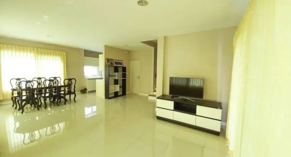 For sale 3 bedrooms house in Bang Kapi, Bangkok