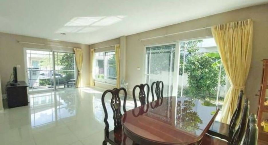 For sale 3 bedrooms house in Bang Kapi, Bangkok