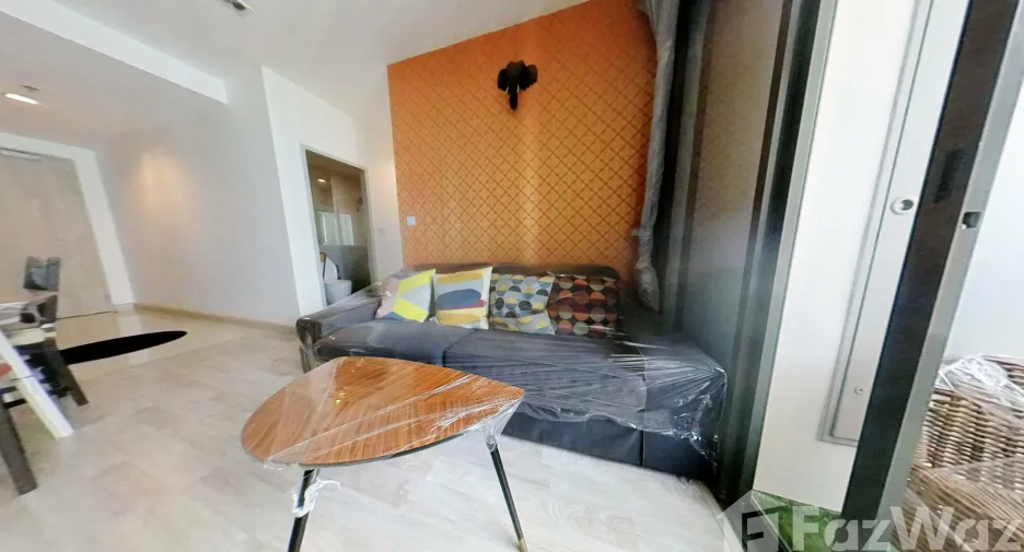 À vendre 2 chambres condo à Huai Khwang, Bangkok
