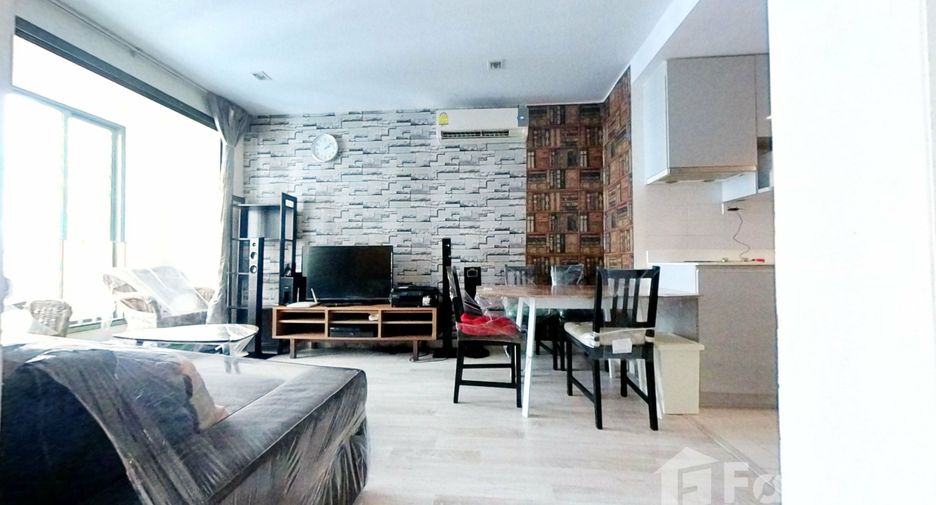 À vendre 2 chambres condo à Huai Khwang, Bangkok