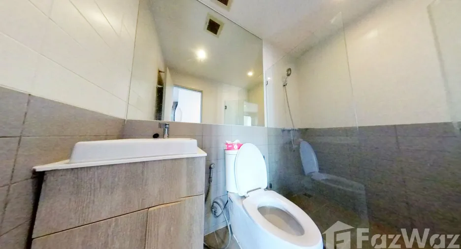 À vendre 2 chambres condo à Huai Khwang, Bangkok