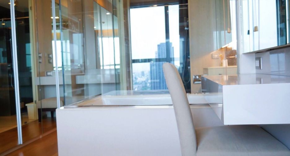 For rent and for sale 1 bed condo in Watthana, Bangkok