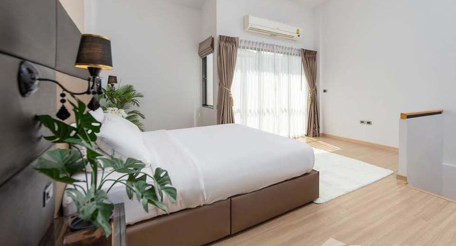 For rent 3 bedrooms townhouse in Pak Kret, Nonthaburi