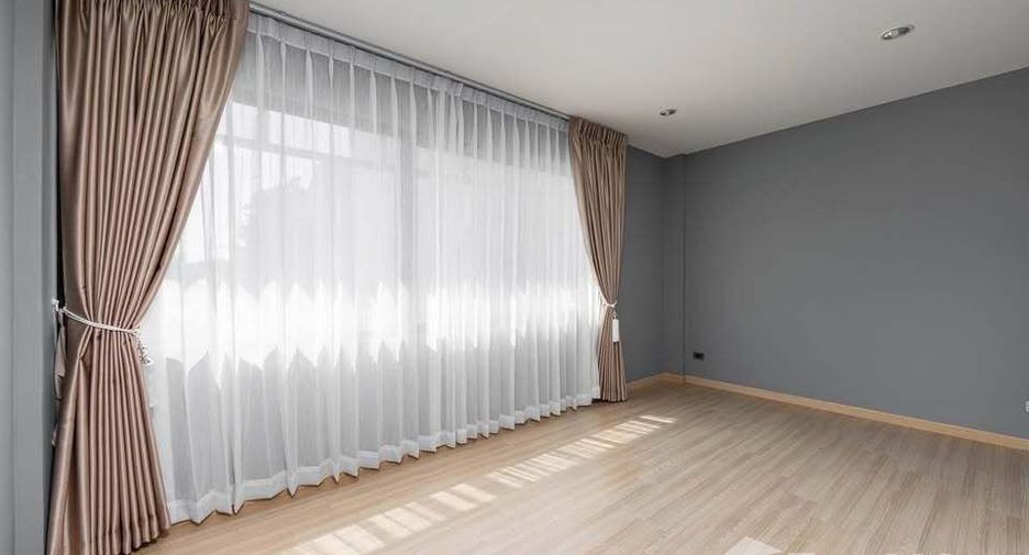 For rent 3 bedrooms townhouse in Pak Kret, Nonthaburi