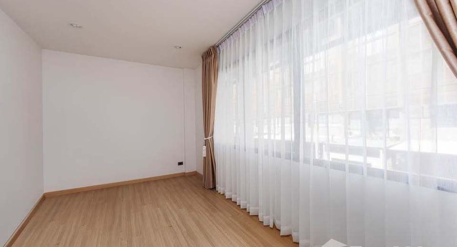 For rent 3 bedrooms townhouse in Pak Kret, Nonthaburi