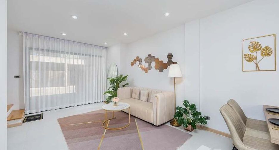 For rent 3 bedrooms townhouse in Pak Kret, Nonthaburi