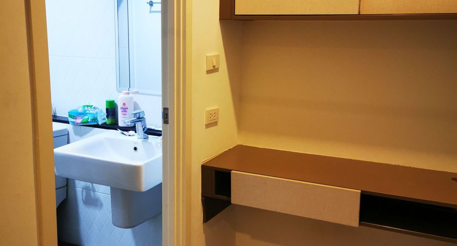 For sale 1 bed condo in Mueang Samut Prakan, Samut Prakan