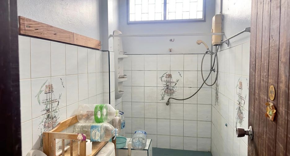 For sale 3 bedrooms house in Phanat Nikhom, Chonburi