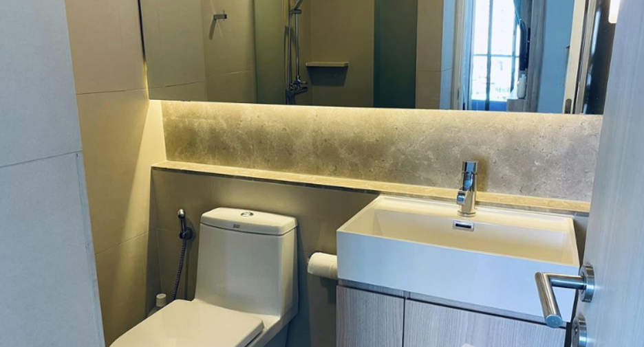 For sale 2 bedrooms condo in Khlong Toei, Bangkok