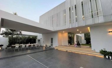 For sale 4 bedrooms house in Mueang Nonthaburi, Nonthaburi