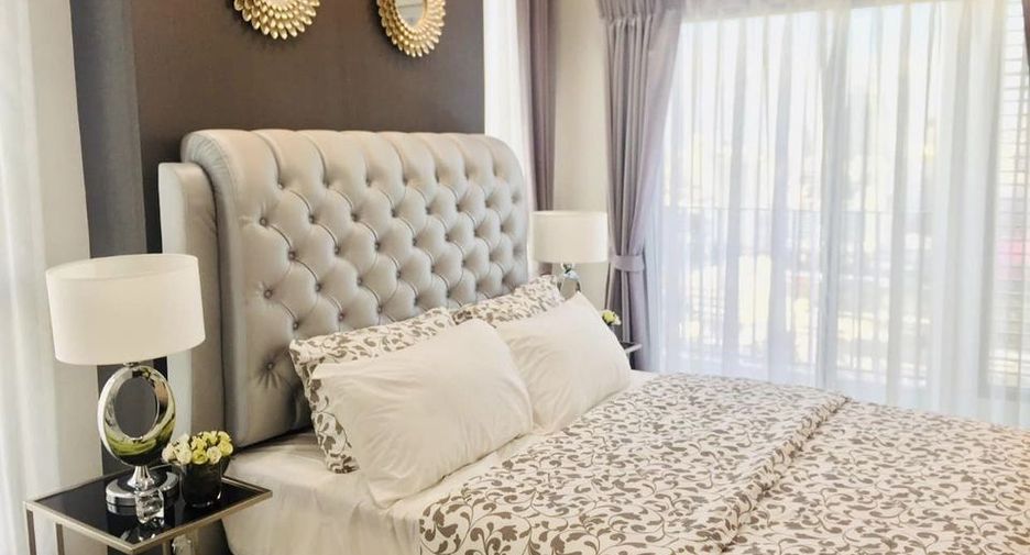 À vendre 2 chambres condo à Huai Khwang, Bangkok