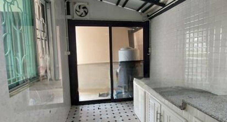 For sale and for rent 3 bedrooms townhouse in Mueang Pathum Thani, Pathum Thani