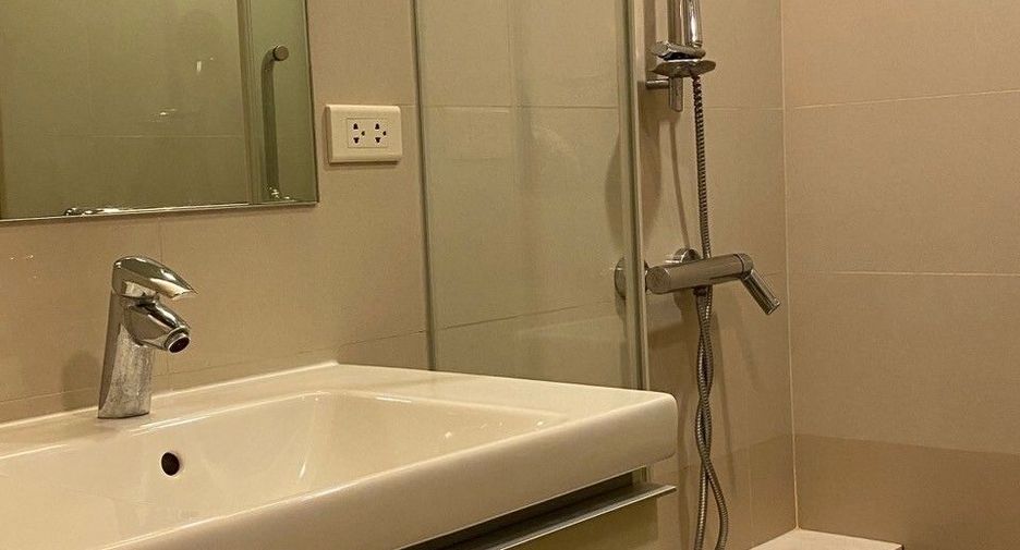 For sale 1 bed condo in Khlong Toei, Bangkok