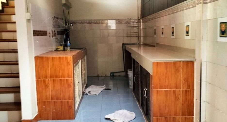 Casa adosada en venta de 3 habitaciones en Khlong Luang, Pathum Thani