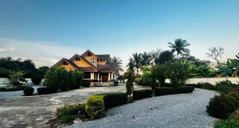 For sale 4 bedrooms house in Mueang Chiang Rai, Chiang Rai
