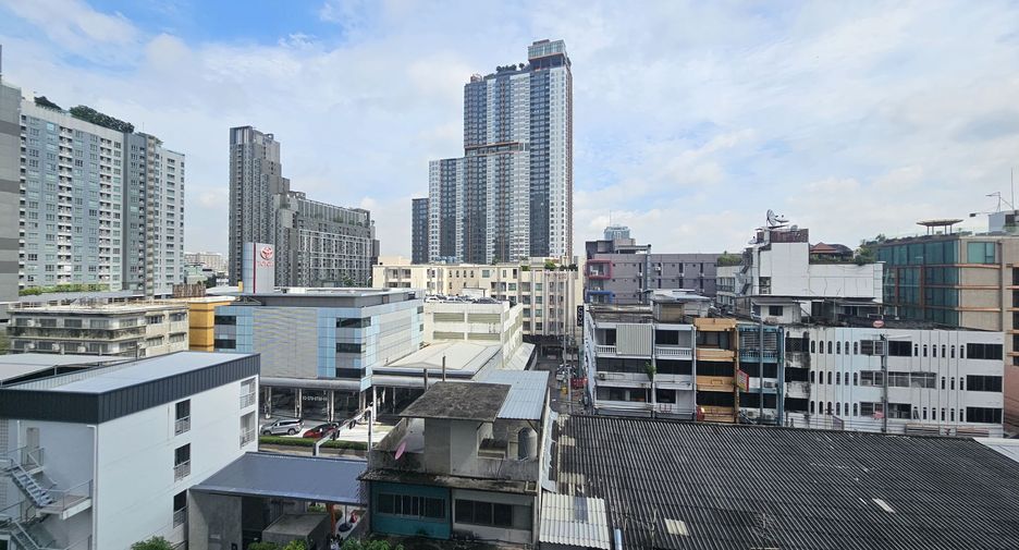 For sale 1 bed condo in Huai Khwang, Bangkok
