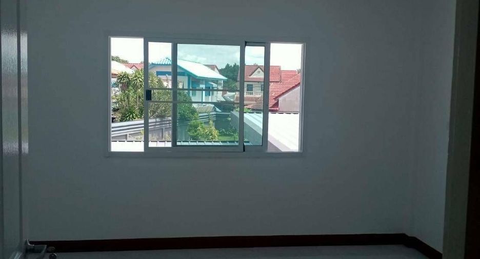 For sale 2 bedrooms townhouse in Mueang Lop Buri, Lopburi