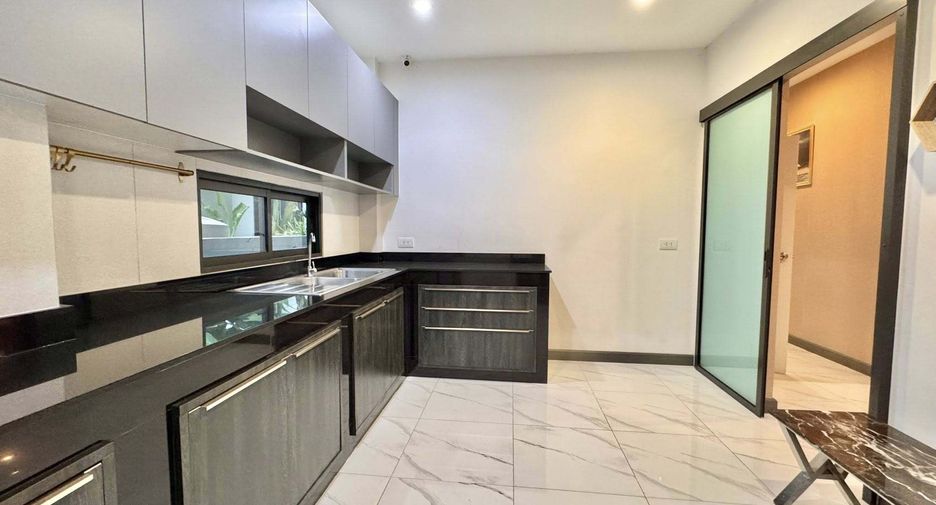 Haus zum Kauf mit 4 Zimmer in Bang Kruai, Nonthaburi