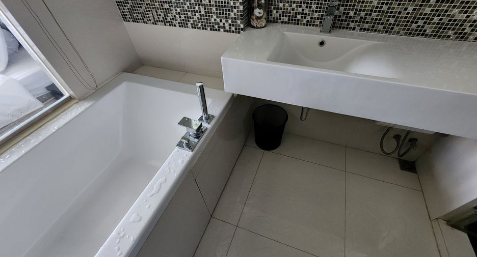 À vendre 1 chambre condo à Khlong Toei, Bangkok