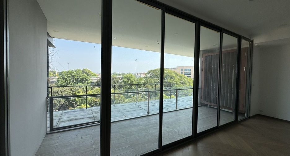 For sale 2 bedrooms condo in Watthana, Bangkok