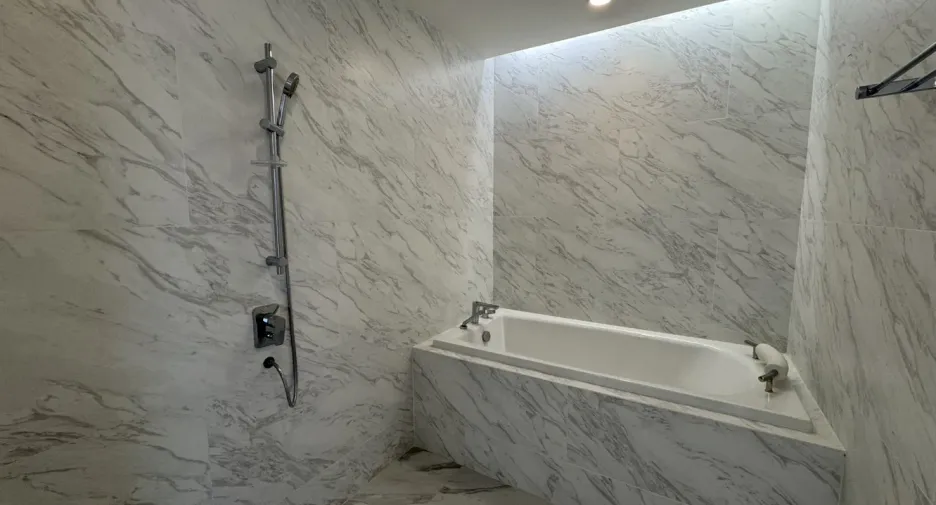 For sale 2 bedrooms condo in Watthana, Bangkok