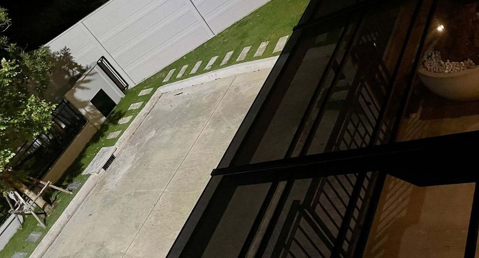 For sale and for rent 4 bedrooms house in Bang Phli, Samut Prakan