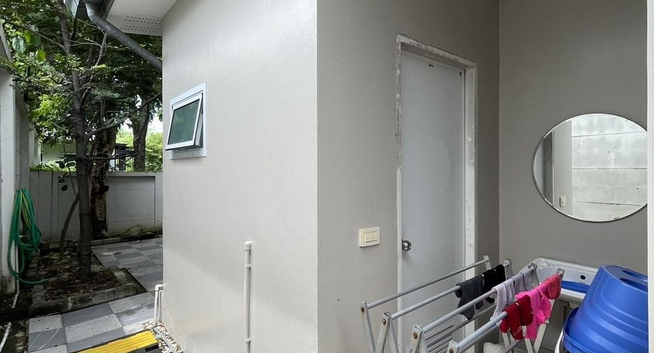 For sale 4 bedrooms house in Mueang Nonthaburi, Nonthaburi