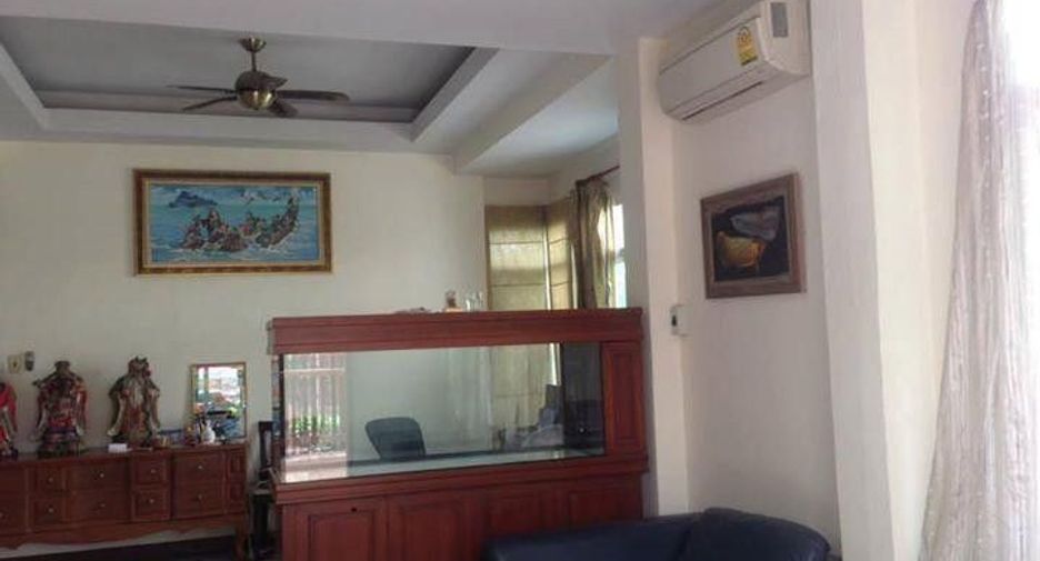 For sale 4 bedrooms house in Mueang Nonthaburi, Nonthaburi