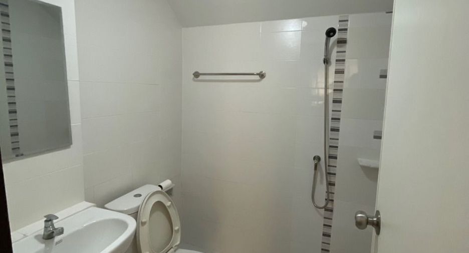 For sale 3 ベッドルーム townhouse in Mueang Chon Buri, Chonburi