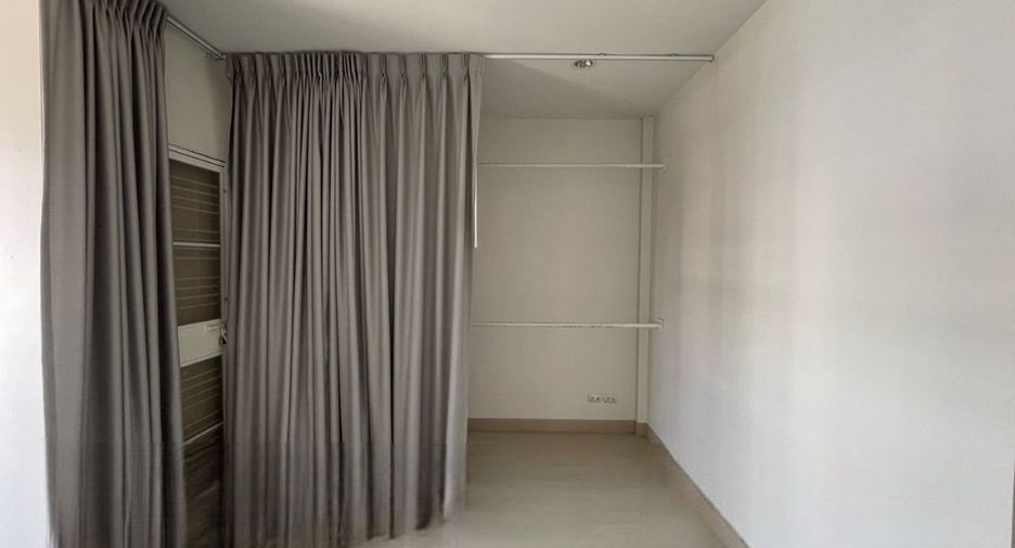 For sale 3 ベッドルーム townhouse in Mueang Chon Buri, Chonburi