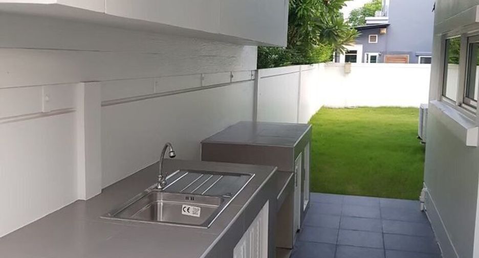For sale 3 bedrooms house in Khan Na Yao, Bangkok