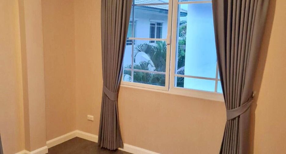 For sale 3 bedrooms house in Khan Na Yao, Bangkok