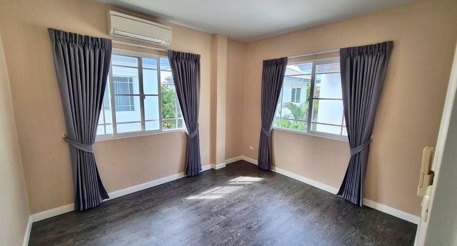 For sale 3 bedrooms house in Khan Na Yao, Bangkok