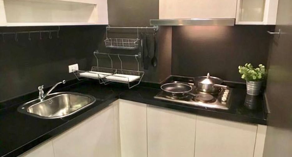 For sale and for rent 3 bedrooms condo in Huai Khwang, Bangkok