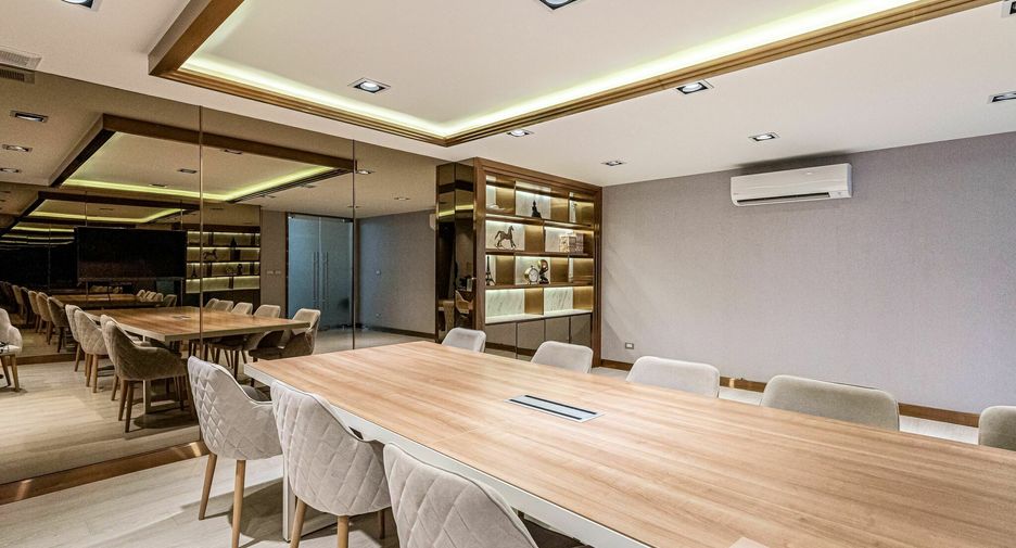 For sale 1 bed condo in Khlong Toei, Bangkok