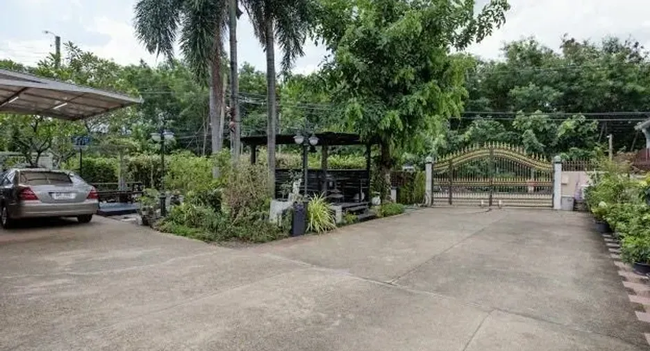 Haus zum Kauf mit 4 Zimmer in Pak Kret, Nonthaburi