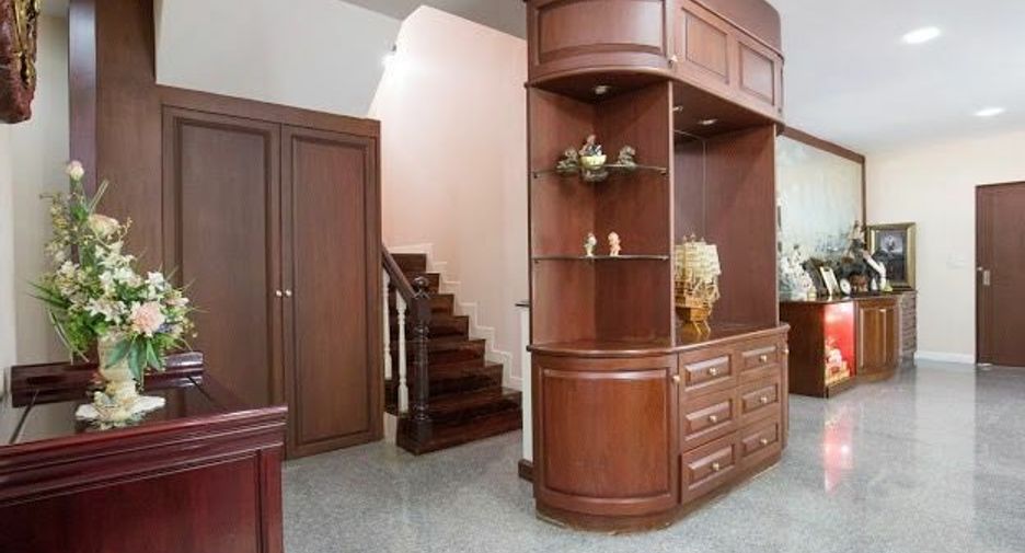 Продажа 4 спальни дом в Pak Kret, Нонтабури