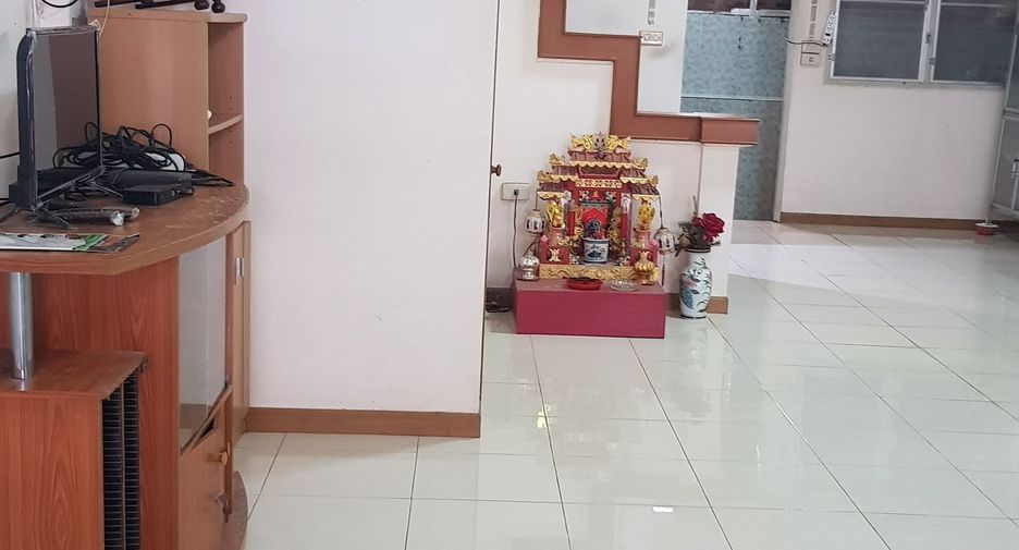 For sale 2 bedrooms townhouse in Mueang Prachinburi, Prachin Buri