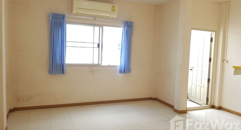 For sale 2 bedrooms townhouse in Mueang Prachinburi, Prachin Buri