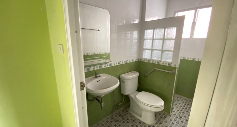 À louer 3 chambres maison à Sam Phran, Nakhon Pathom