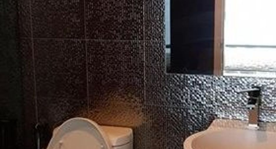 For sale 1 bed condo in Khlong Toei, Bangkok