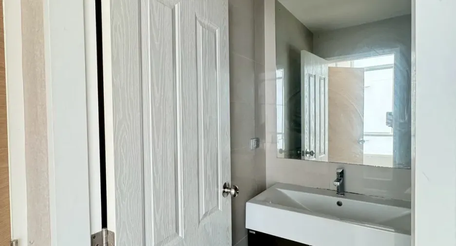 À vendre 1 chambre condo à Bang Na, Bangkok