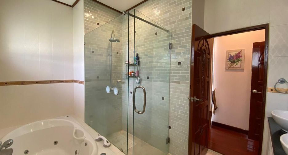 Villa zum Kauf mit 4 Zimmer in Kathu, Phuket