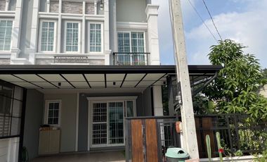 À vendre 4 chambres maison de ville à Mueang Nonthaburi, Nonthaburi