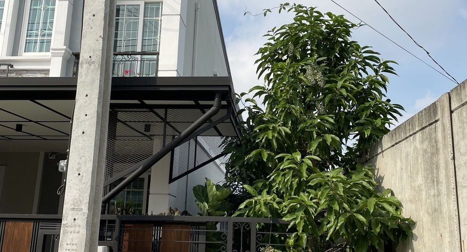 For sale 4 bedrooms townhouse in Mueang Nonthaburi, Nonthaburi